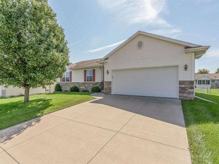 2295 Robert Dr, Marion, IA 52302 - photo 1