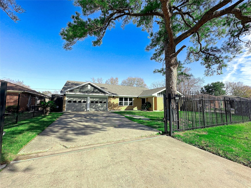 13109 Louisville St, Houston, TX 77015 - photo 1