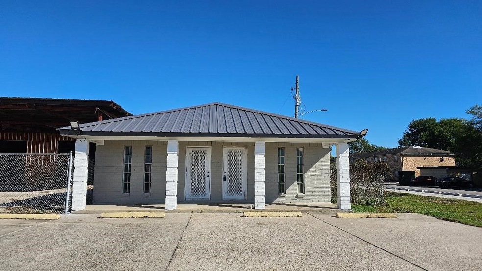 13907 Gainesville St, Houston, TX 77015 - photo 1