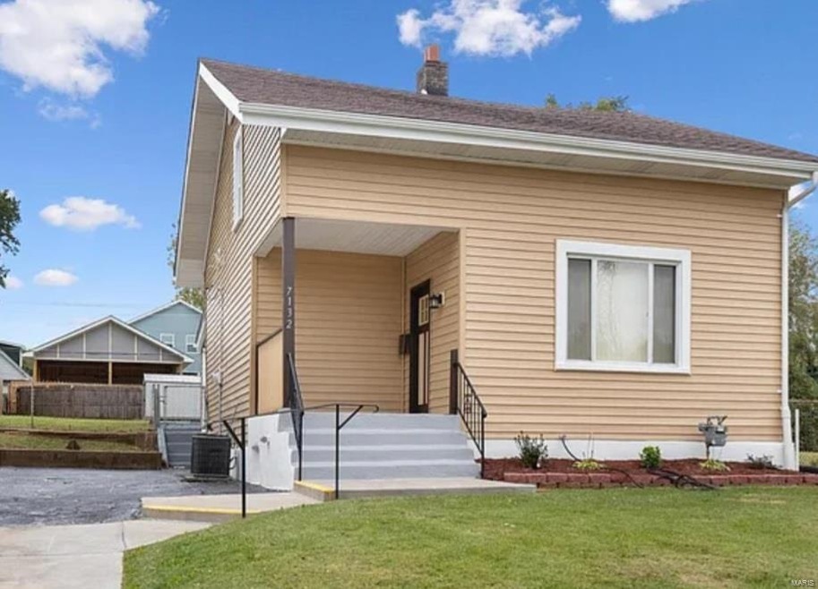 Front and parking area, leading to fenced back yard.