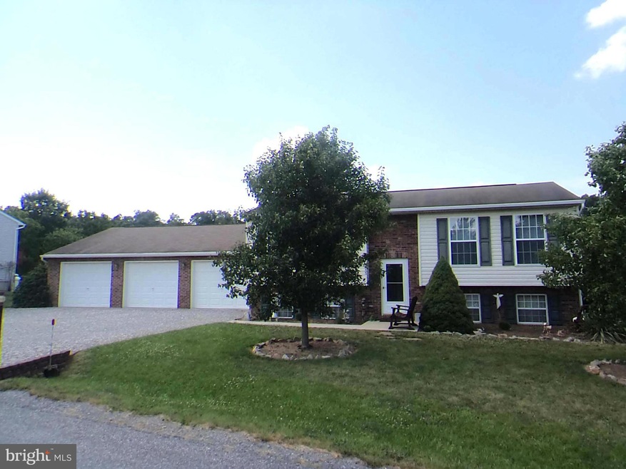 4055 Heiple Ct, Greencastle, PA 17225 - photo 1