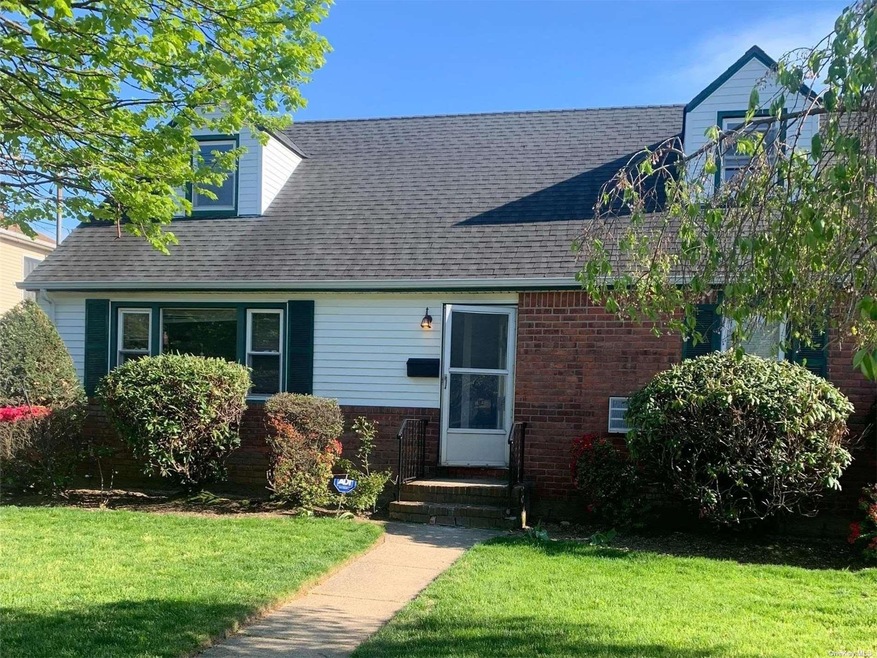 655 Fenworth Blvd, Franklin Square, NY 11010 - photo 1