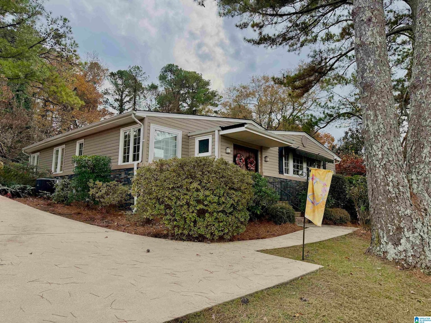 841 Coleman Dr, Anniston, AL 36207 - photo 1