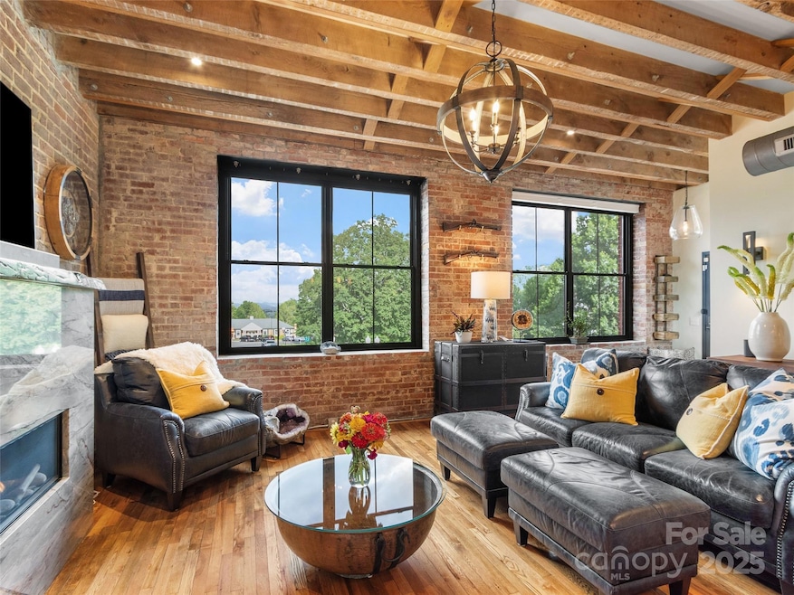 5 Town Square unit 204, Burnsville, NC 28714 - photo 1