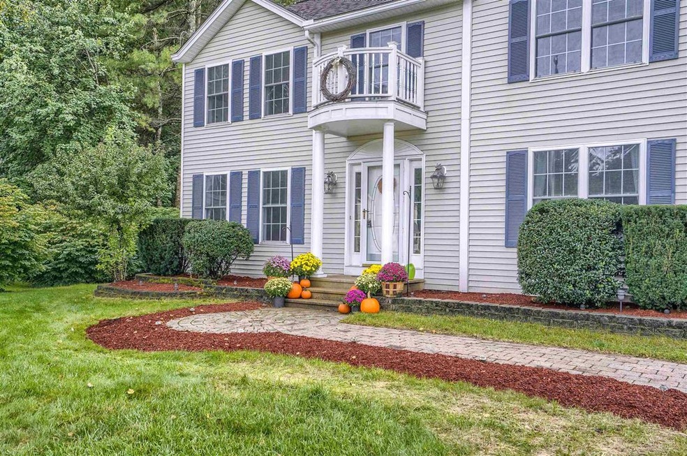 10 Acorn Dr, Londonderry, NH 03053 - photo 1