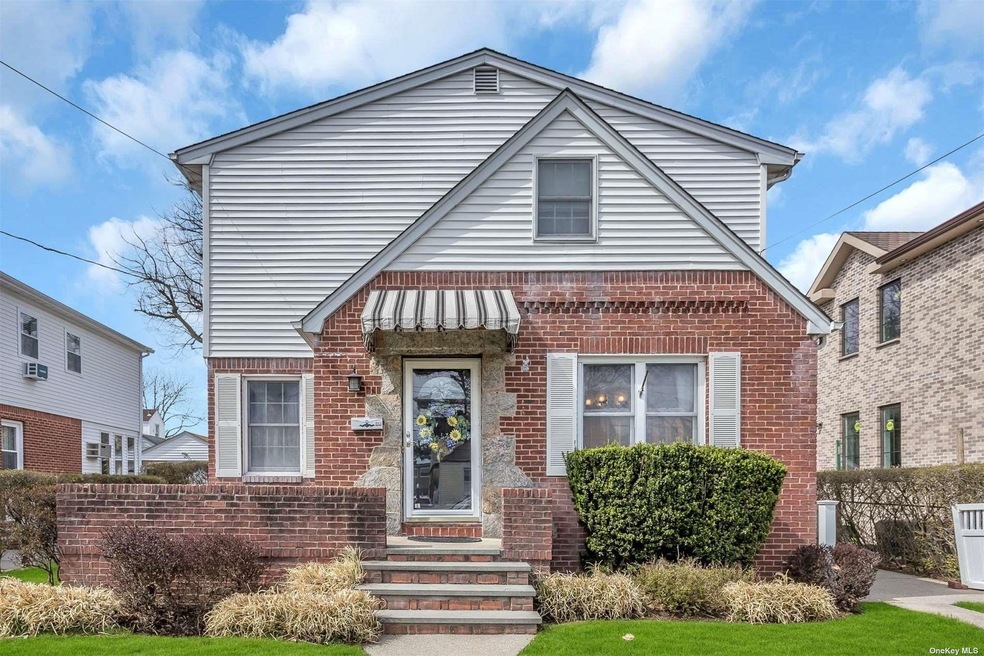 89 Kenneth Place, New Hyde Park, NY 11040 - photo 1