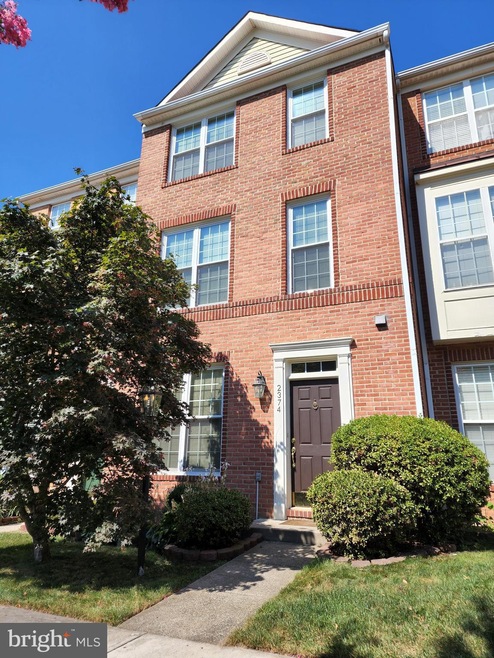 2374 Woodland Pond Ln, Herndon, VA 20171 - photo 1