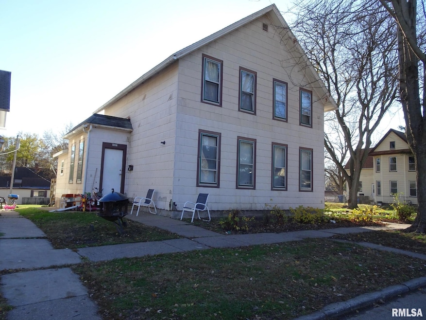 1527 W 6th St, Davenport, IA 52802 - photo 1