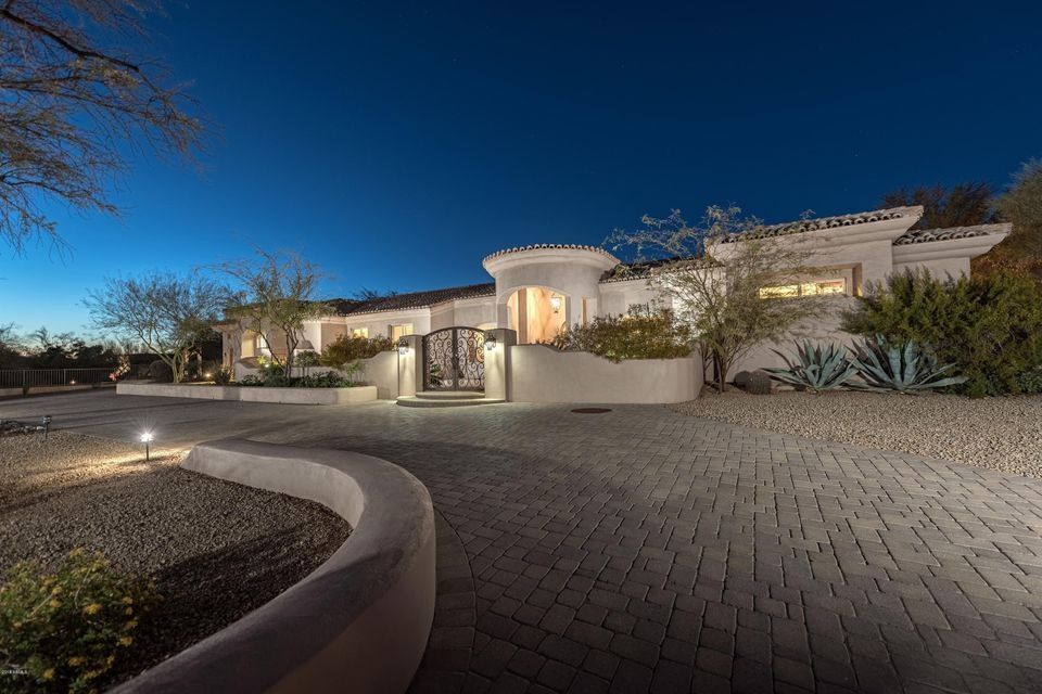Expansive paved drive
