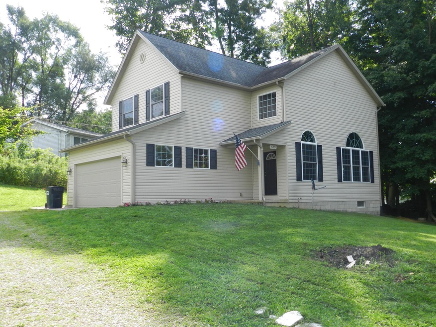 579 Edgewater Beach Blvd, Thornville, OH 43076 - photo 1