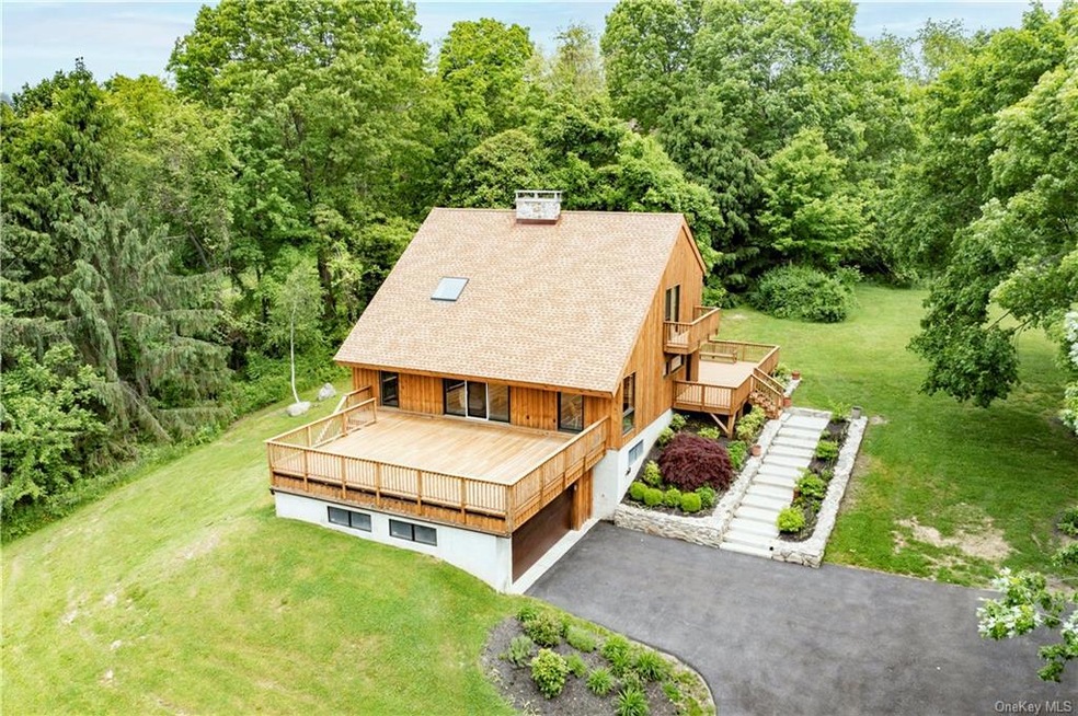 21 Kelley Cir, Poughkeepsie, NY 12601 - photo 1