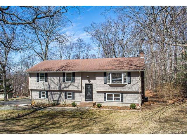 Welcome to 72 Lakeview Heights!