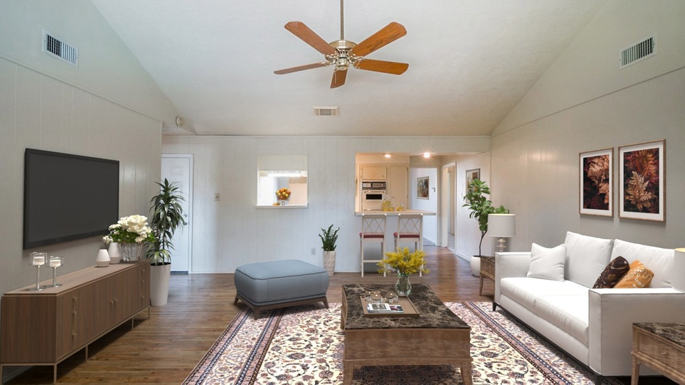 10410 Sagebriar Dr, Houston, TX 77089 - photo 1