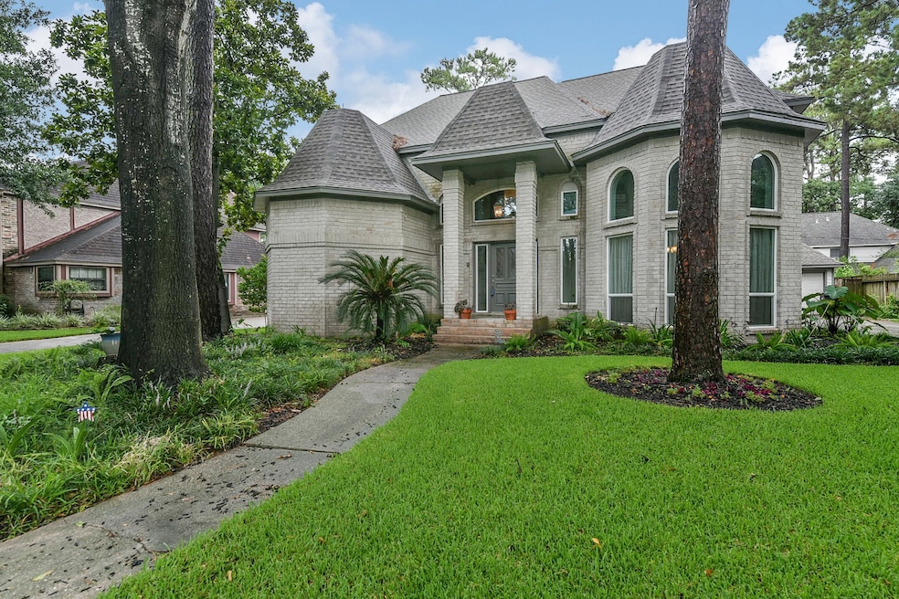 Welcome home to 14518 Forest Lodge Dr, Houston, TX, 77070! Located in the esteemed Hunter's Valley community. Beautifully landscaped front yard with tree lined streets.