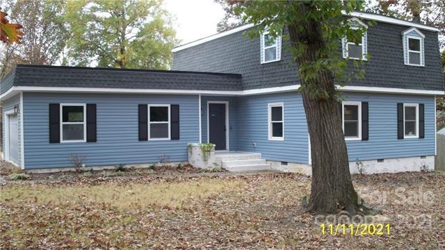 Front of Home. Garage on the left side.