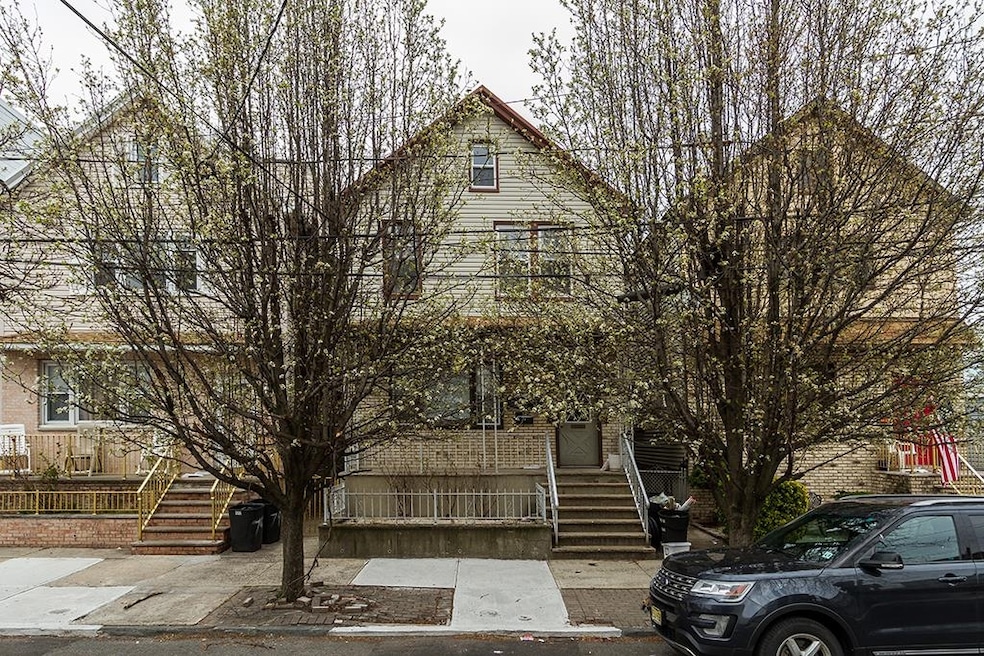 81 E 24th St, Bayonne, NJ 07002 - photo 1