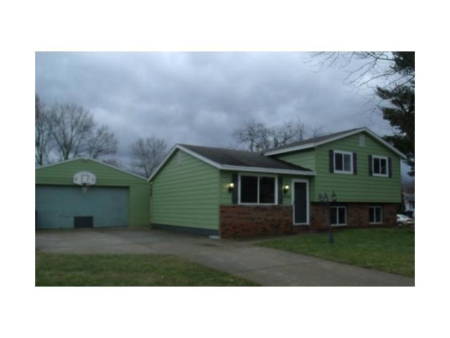 4550 Stonehedge Rd, Columbus, OH 43231 - photo 1