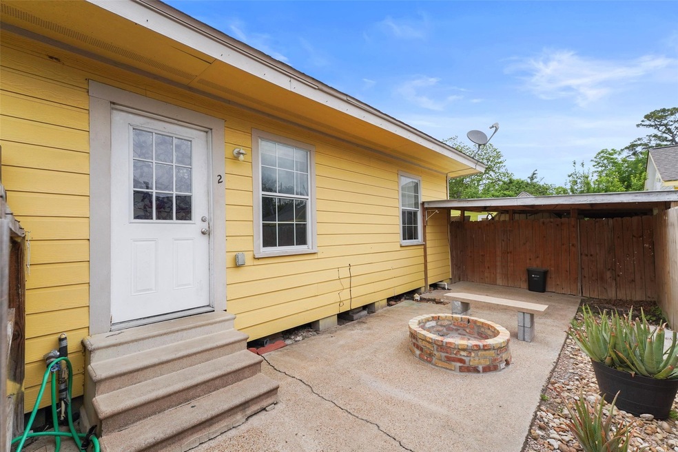 1003 Melbourne St unit 2, Houston, TX 77022 - photo 1