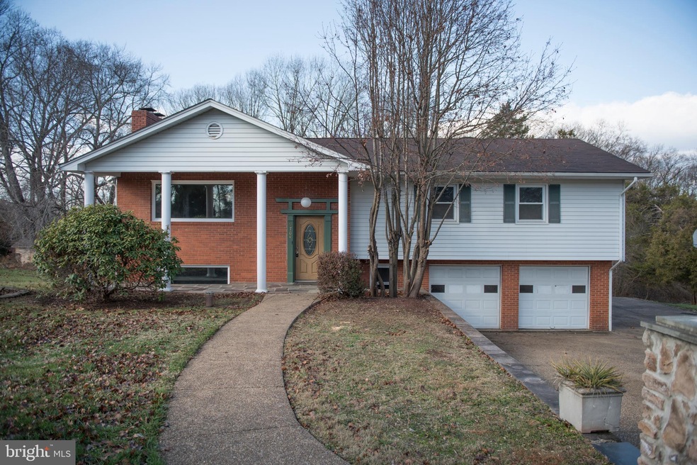 9704 Signal Ct, Manassas, VA 20111 - photo 1