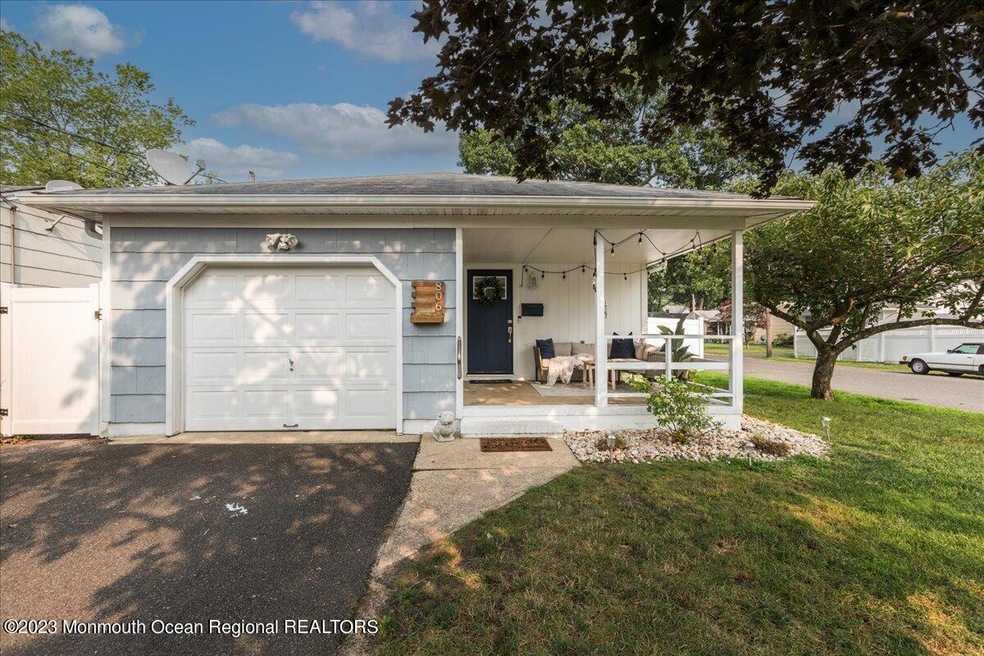 01-806BartonAve0004