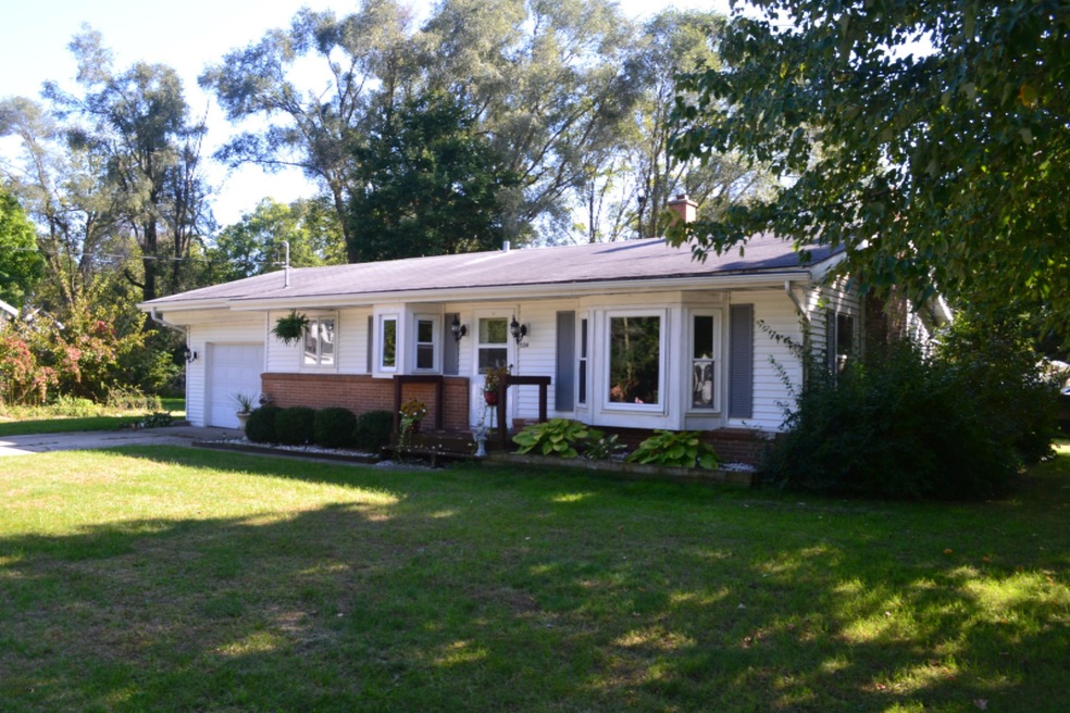 526 Hunt St SE, Lowell, MI 49331 - photo 1