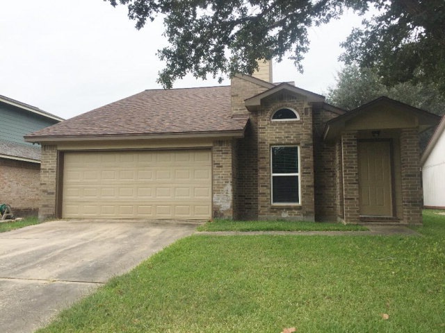 806 Live Oak Ave, Bay City, TX 77414 - photo 1