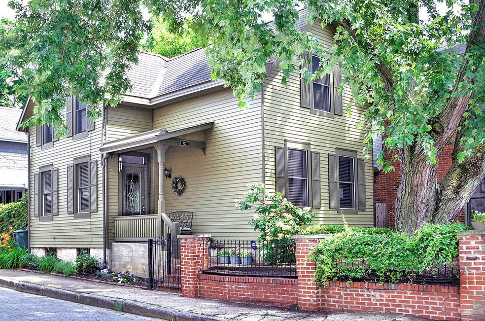 632 S 5th St.