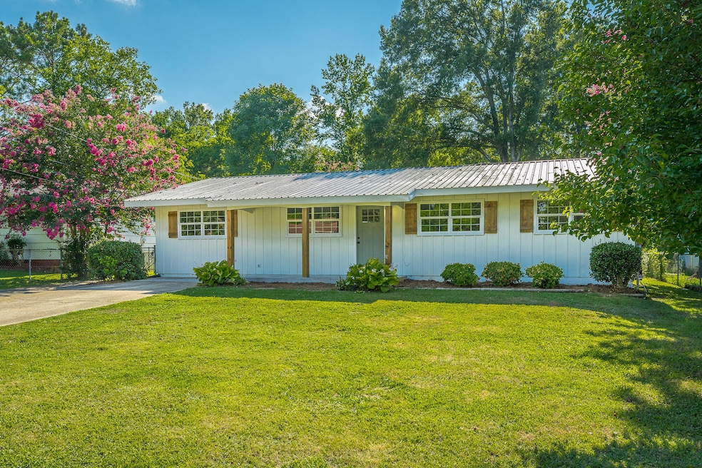 212 Robert E Lee St. HD-6