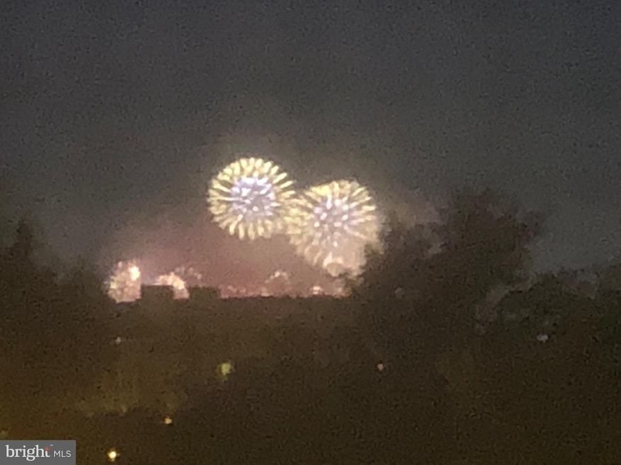 926 Slaters Ln, Alexandria, VA 22314 - photo 1