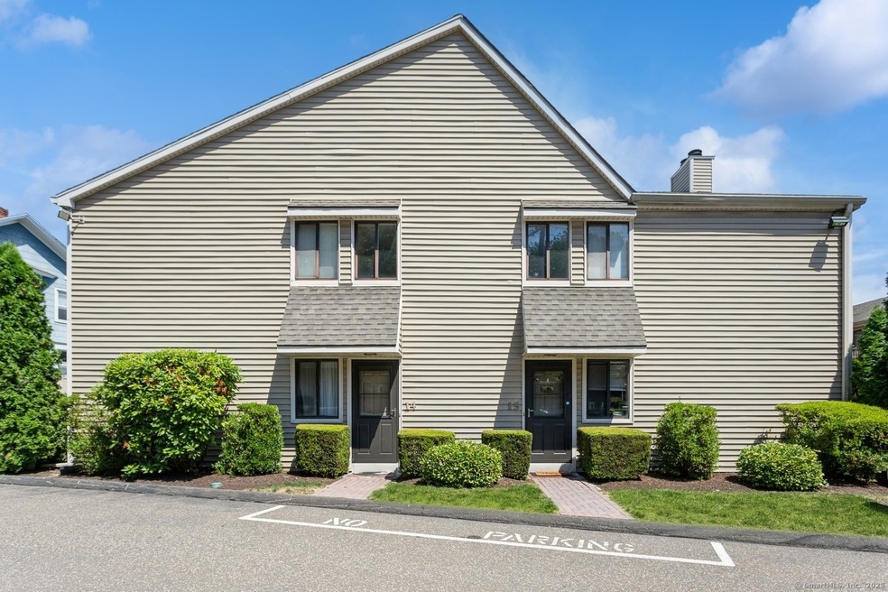 377 Glenbrook Rd unit 15, Stamford, CT 06906 - photo 1