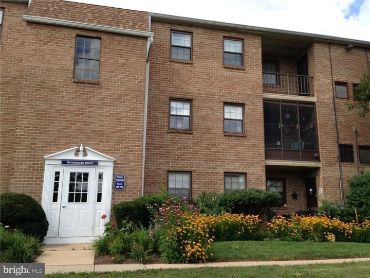 174 Riversedge Dr, Norristown, PA 19403 - photo 1