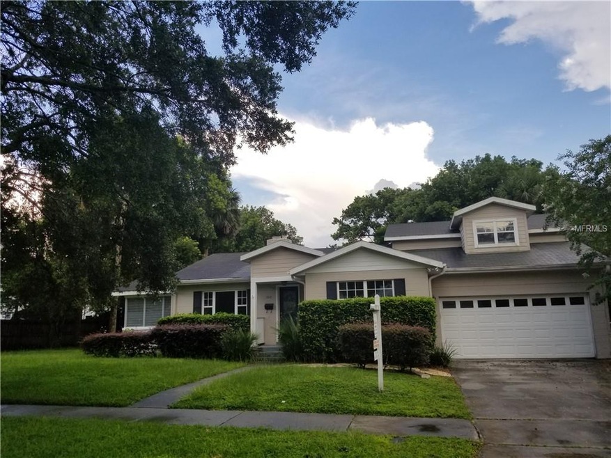 Fabulous bungalow near Edgewater Drive on a DOUBLE