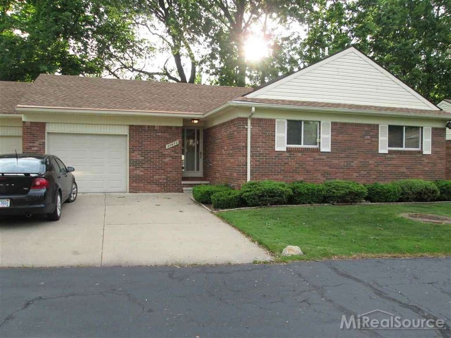 30673 Underwood Dr, Roseville, MI 48066 - photo 1