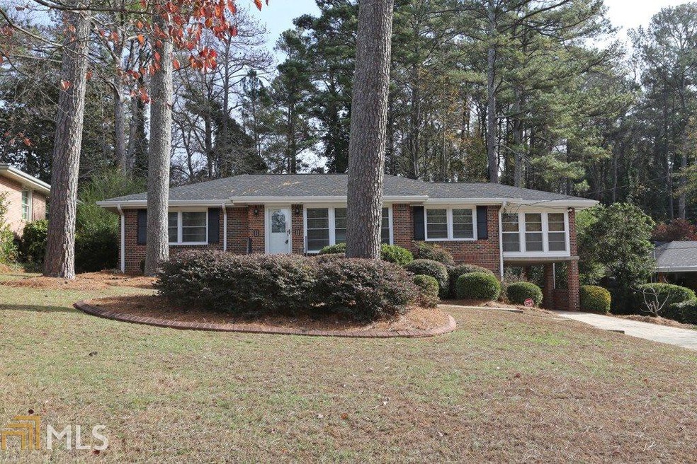 Adorable brick ranch in popular Sagamore Hills/Toc