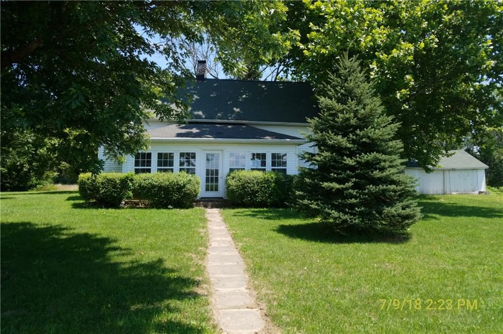 8174 N 325 W, Fountaintown, IN 46130 - photo 1