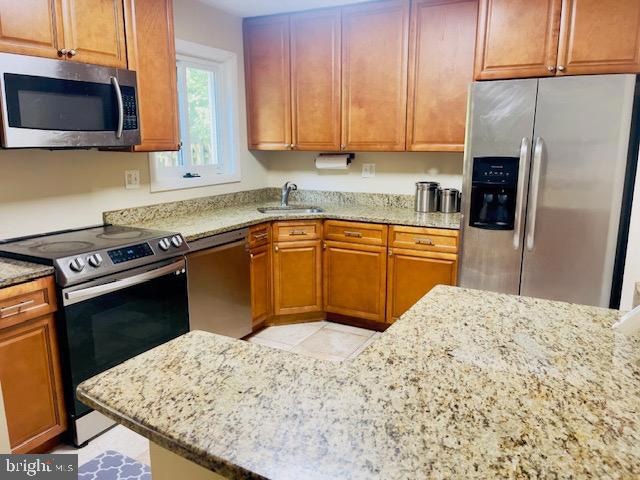 10907 Maple St, Fairfax, VA 22030 - photo 1