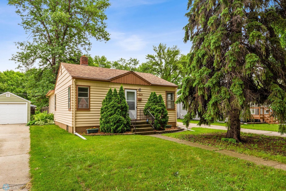 1629 3rd St N, Fargo, ND 58102 - photo 1