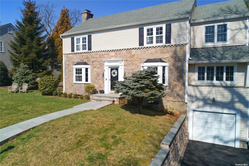 69 Woodedge Rd, Manhasset, NY 11030 - photo 1