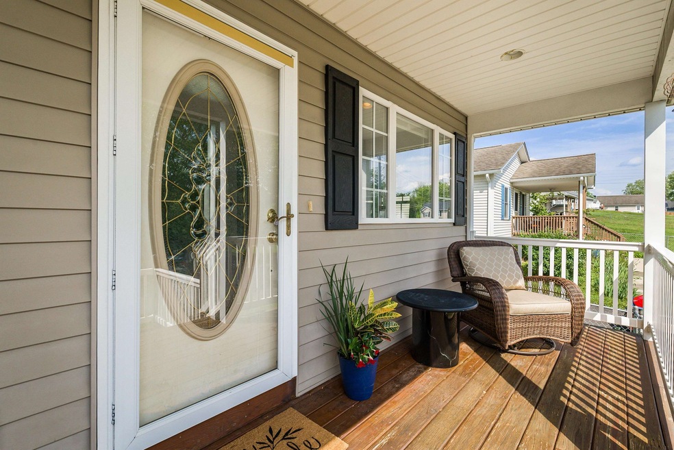 725 Mineola St unit A, Staunton, VA 24401 - photo 1