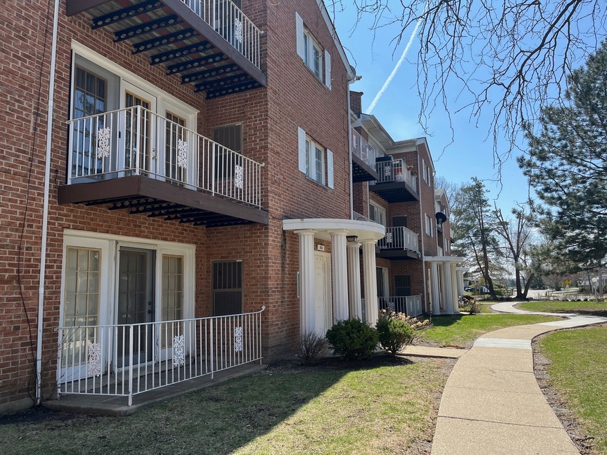 615 Quincy Bridge Ln unit 201, Glenview, IL 60025 - photo 1