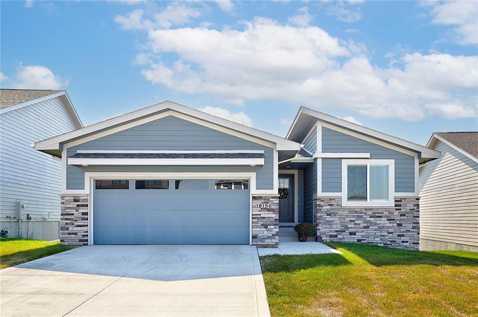 18154 Alpine Dr, Clive, IA 50325 - photo 1