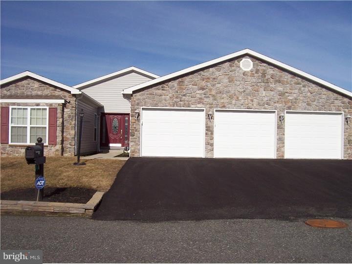 3 Red Wing Dr, Bechtelsville, PA 19505 - photo 1