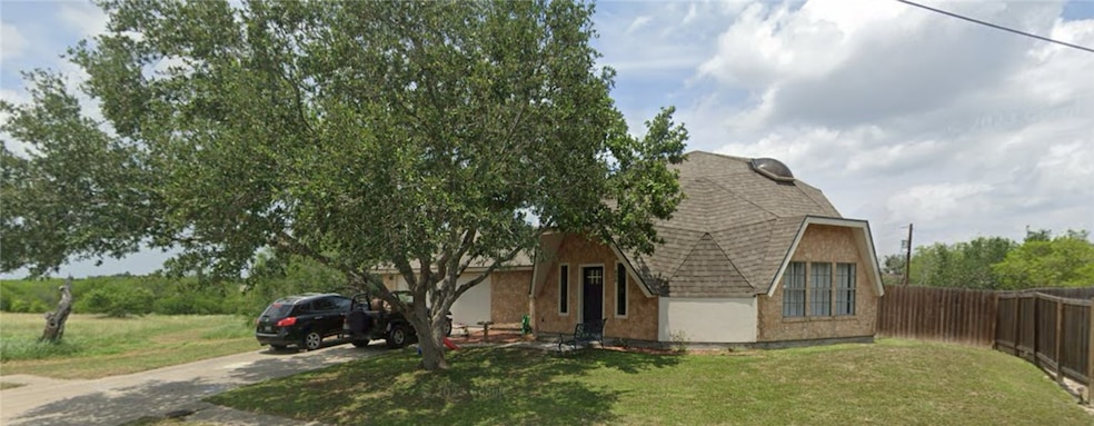 828 Stacie St, Kingsville, TX 78363 - photo 1