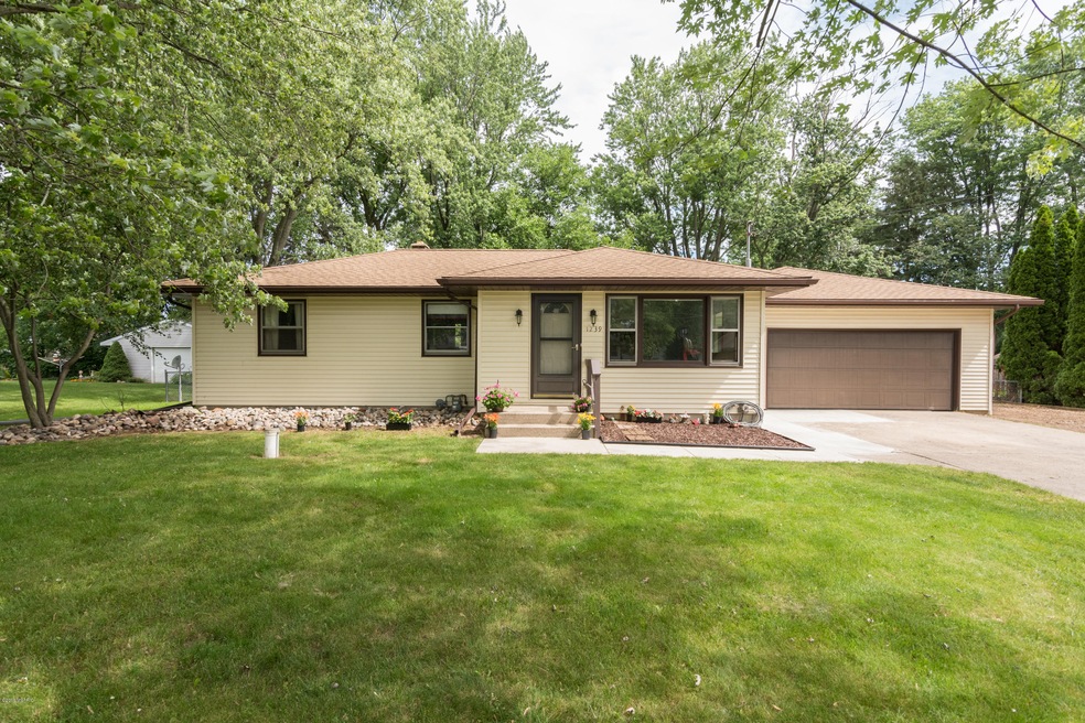 1239 Hillcrest Dr-2