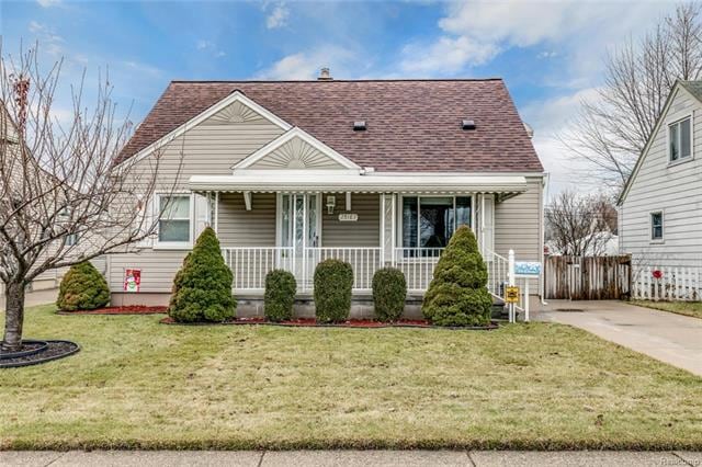 25183 Buick St, Roseville, MI 48066 - photo 1