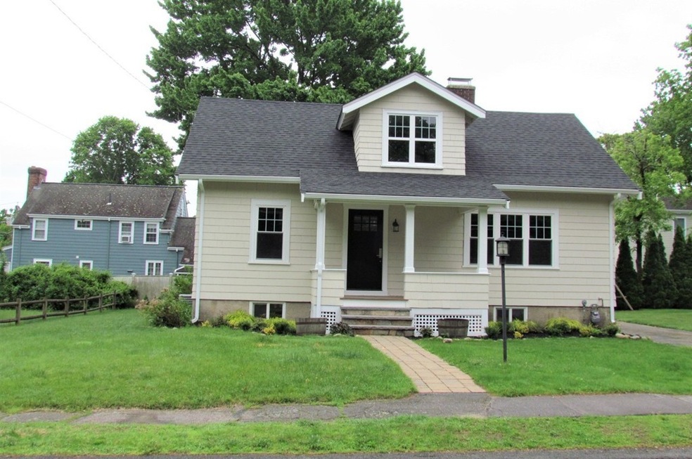 28 Thorpe Rd, Needham Heights, MA 02494 - photo 1