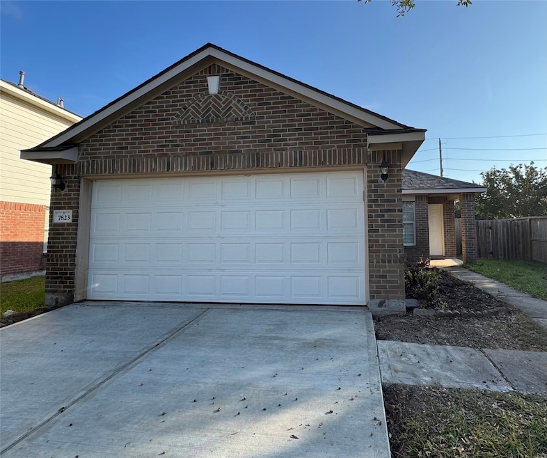 7823 Crescent Village Ln, Richmond, TX 77407 - photo 1