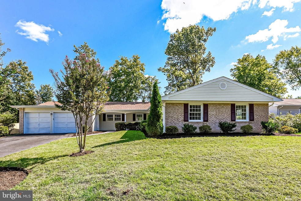 13150 Madonna Ln, Fairfax, VA 22033 - photo 1