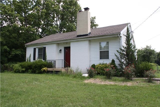 Welcome to 620 Ewing Dr- a great home with lots of space and a huge 1.16 acre lot!