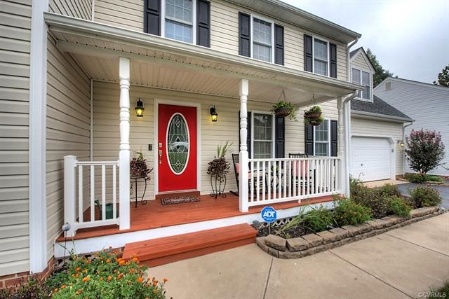Welcome to 12712 Summerhouse Lane!! Love this porc